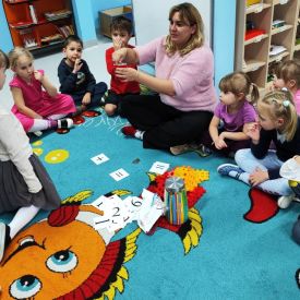 Zabawy matematyczne w grupie „Różyczki” i „Niezapominajki”