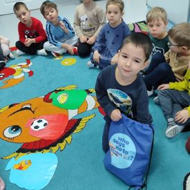 „Kodowanie na dywanie” w grupie Różyczki