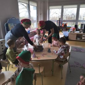 Rodzinne spotkanie z Majewscy Team – Technologia i Magia Świąt w grupie Bratki