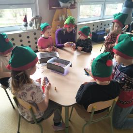 Rodzinne spotkanie z Majewscy Team – Technologia i Magia Świąt w grupie Bratki