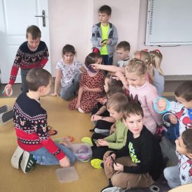 Rodzinne spotkanie z Majewscy Team – Technologia i Magia Świąt w grupie Bratki