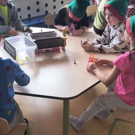 Rodzinne spotkanie z Majewscy Team – Technologia i Magia Świąt w grupie Bratki