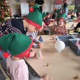 Rodzinne spotkanie z Majewscy Team – Technologia i Magia Świąt w grupie Bratki