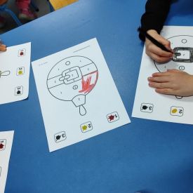 🎄 Kodowanie na dywanie w świątecznym klimacie- Różyczki