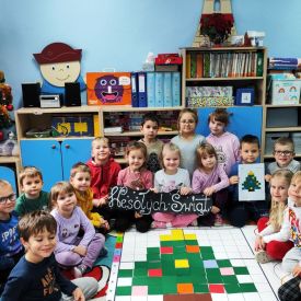 🎄 Kodowanie na dywanie w świątecznym klimacie- Różyczki