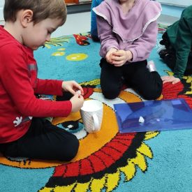  „Niezwykła podróż po wierszach Marii Konopnickiej, Jana Brzechwy i Juliana Tuwima” - Różyczki