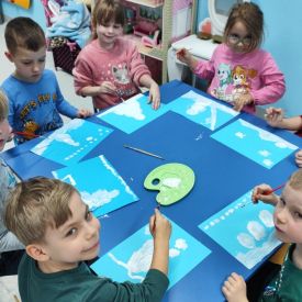  „Niezwykła podróż po wierszach Marii Konopnickiej, Jana Brzechwy i Juliana Tuwima” - Różyczki