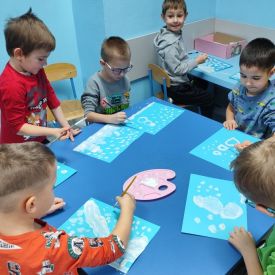  „Niezwykła podróż po wierszach Marii Konopnickiej, Jana Brzechwy i Juliana Tuwima” - Różyczki