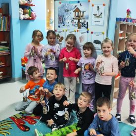 Jak pomóc ptakom przetrwać zimę?- Różyczki