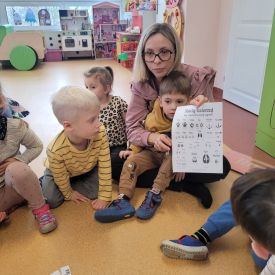 Zajęcia czytelnicze z rodzicami- Fiołki