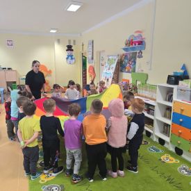 Zabawy z chustą animacyjną