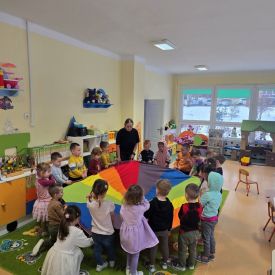 Zabawy z chustą animacyjną