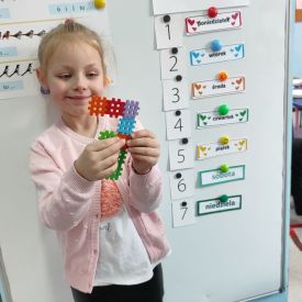 „Poznajemy cyfrę siedem z wierszem Jana Brzechwy”