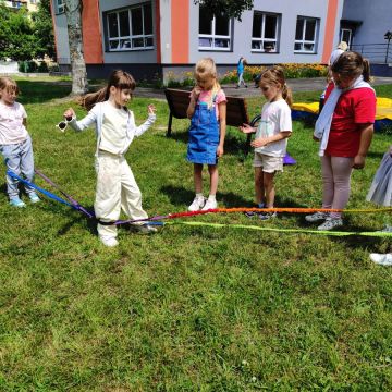 Z Pętelką po zdrowie- ,,W co rodzice grali, kiedy byli mali”- Bratki