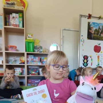 MIĘDZYNARODOWY PROJEKT EDUKACYJNY KOLOROWE UCZUCIA GUCIA