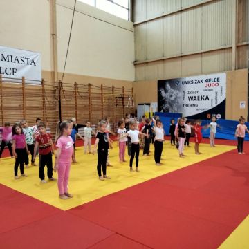 SPORTOWY DZIEŃ DLA PRZEDSZKOLAKA