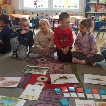Zajęcia o dinozaurach w Bratkach