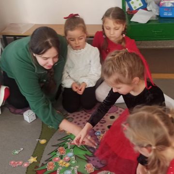 Świąteczna Nauka Angielskiego w Bratkach – Zabawa i Edukacja w Jednym!