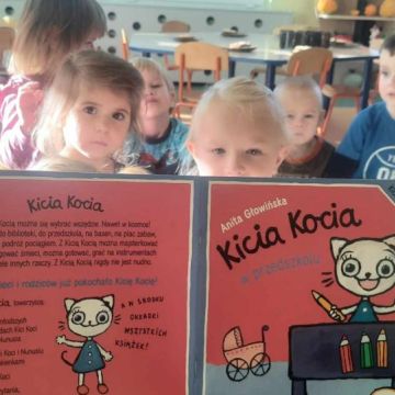 Stokrotki realizują projekt edukacyjny "Z Kicią Kocią Maluchy zamieniają się w zuchy"