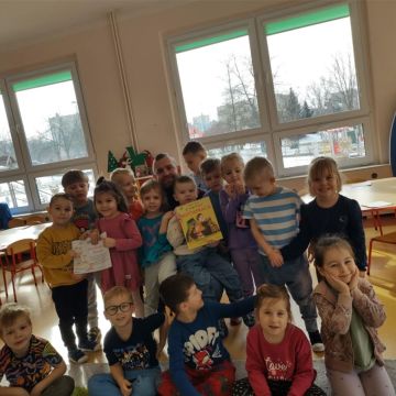 Akcja „Rodzice czytają przedszkolakom”  Tata Tymona w roli lektora!