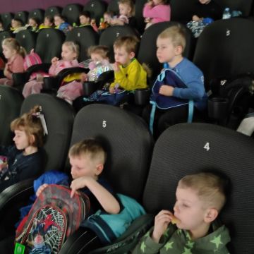  Wyjazd przedszkolaków do kina Helios – „Basia. Radzę sobie!”
