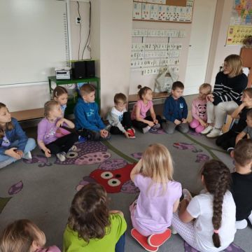 Zajęcia z Panią Psycholog – Relaksacja i Cisza w Zerówce