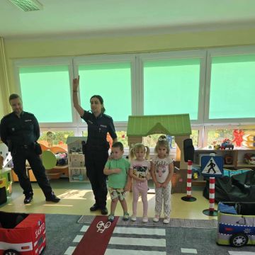  ​Bezpieczna droga do przedszkola z Policją!