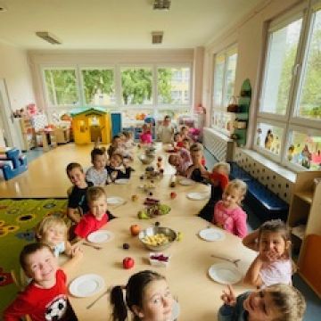 „O jak owoce”, czyli owocowa zabawa w grupie Niezapominajek 🍎🍐