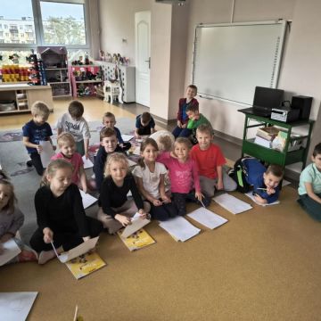 Kosmiczna lekcja w przedszkolnej szkole rysunku!