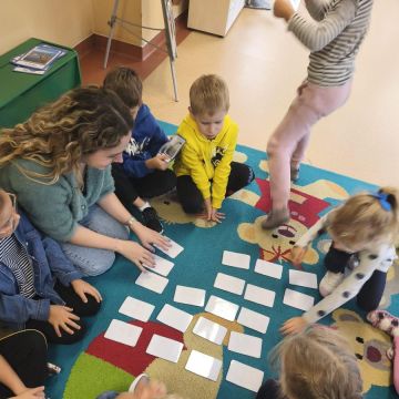 Zajęcia w języku angielskim z wolontariuszką Rumi