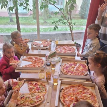 Fiołki w Pizzerii ,, Felicita".